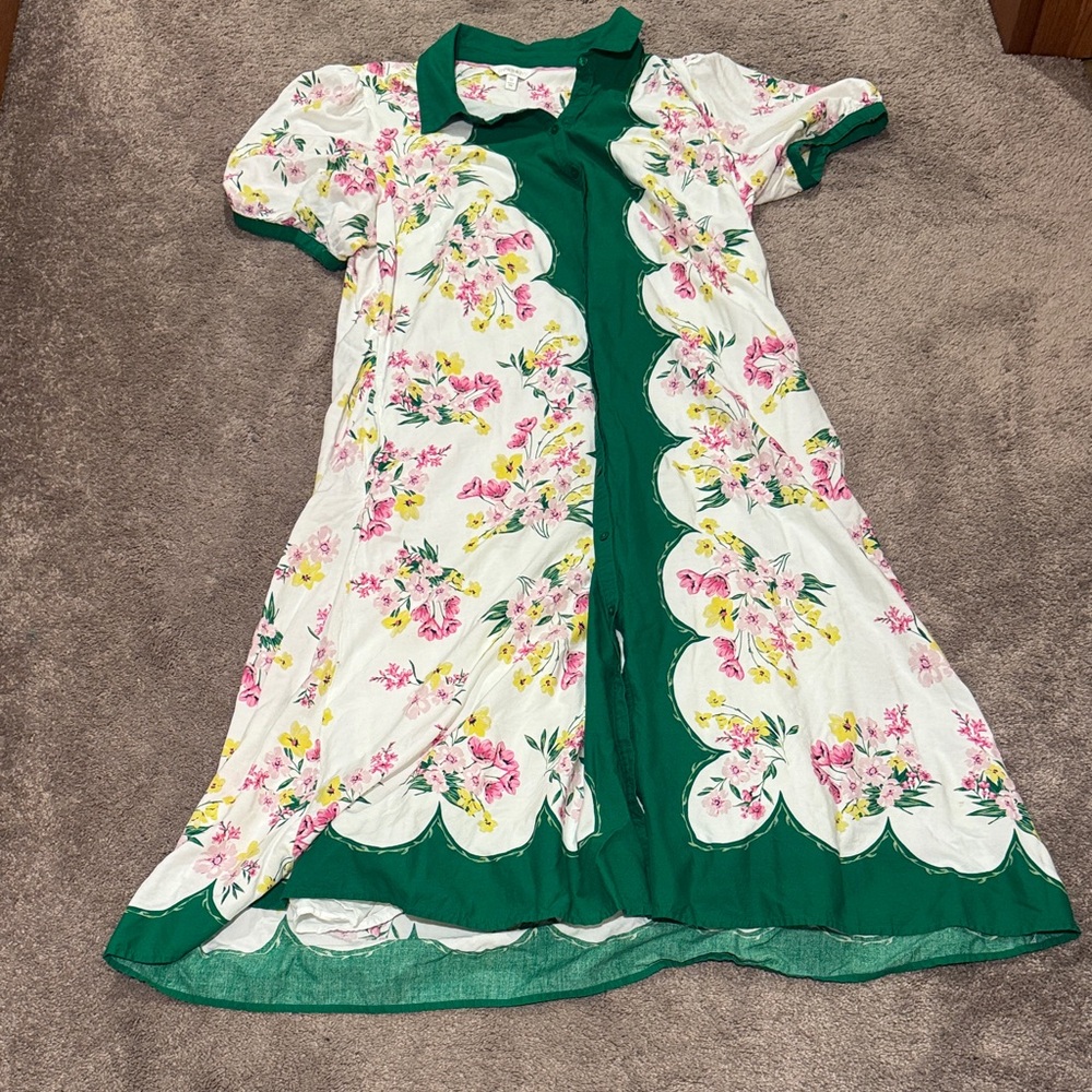 crown & ivy Green and White Floral Scallop-Trim Dress